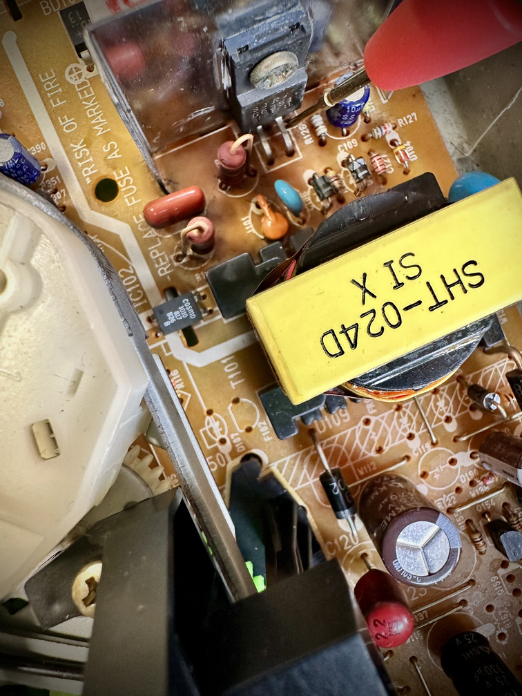 Fase di test del VCR AIWA dopo intervento